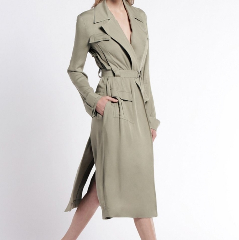 Revolve Stylestakler Kilo trench coat size large